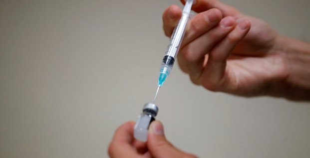 France: plus de la moitie de la population a recu deux doses de vaccin anti-covid