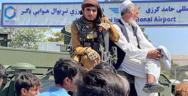 Afghanistan: chaos a l'aeroport de kaboul apres la prise de controle des taliban