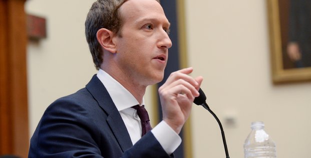 Zuckerberg defend les objectifs de facebook, critique au congres us