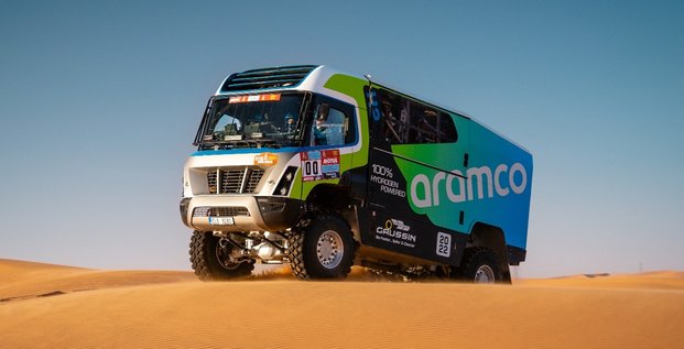le H2 Racing Truck, premier camion de course 100% hydrogène et électrique, construit en huit mois, revient tout juste du Dakar 2022, en Arabie Saoudite.