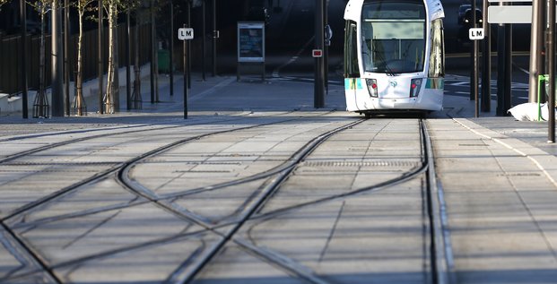 Une greve perturbe le trafic des bus et tramways a paris