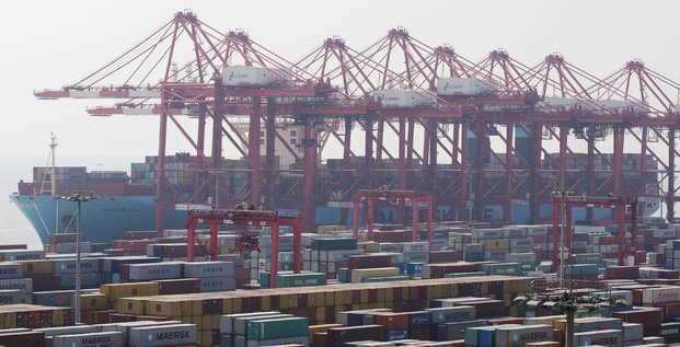 Le reconfinement de shanghai augmentera encore les couts de transport, previent maersk