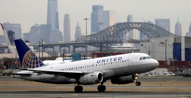 United airlines va autoriser le retour des salaries non vaccines contre le covid-19