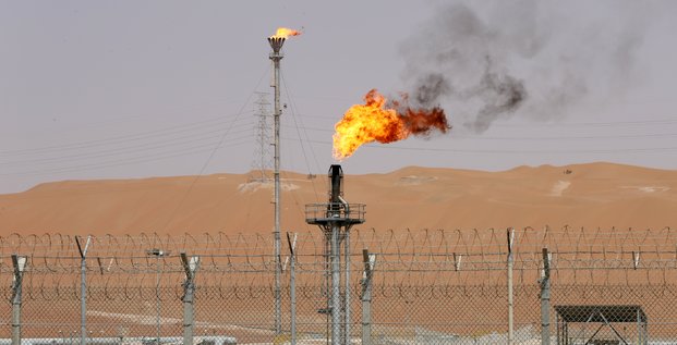 Petrole: l'arabie saoudite envisage de prolonger la reduction de sa production jusqu'en avril