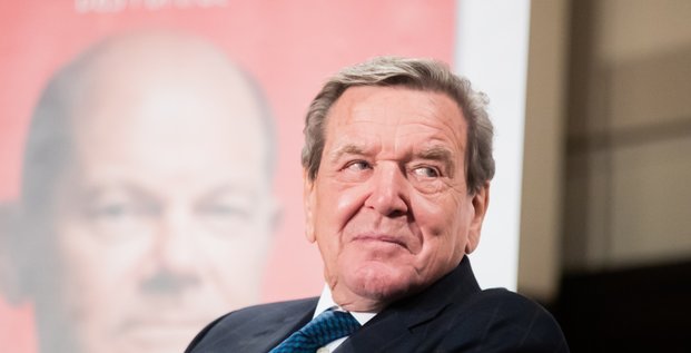 Gerhard Schröder voit ses privilèges retirer du fait de ses liens avec la Russie.
