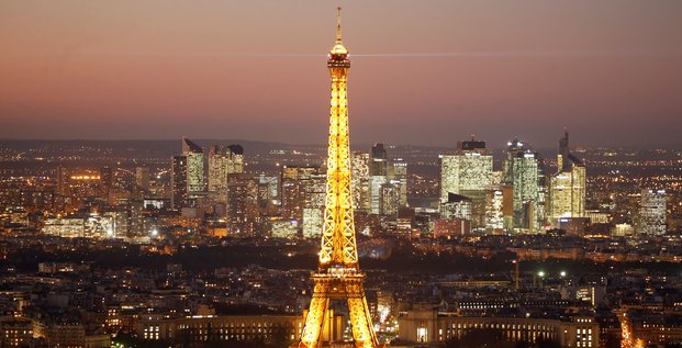 tour Eiffel nuit illuminée Paris