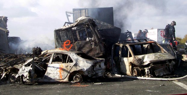 Accident, 2002, autoroute A10, catastrophe routière,Poitiers, voitures, camions, incendie