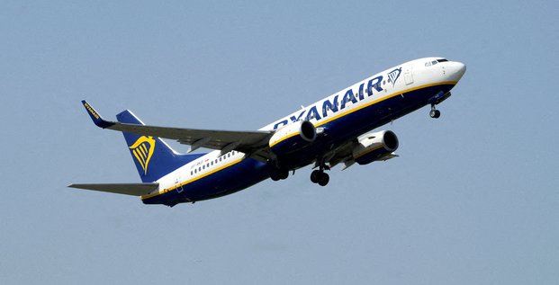 Ryanair revoit a la hausse son objectif de passagers pour l'annee a fin mars 2022