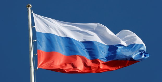 Un drapeau russe photographie a saint-petersbourg