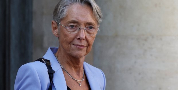 La premiere ministre francaise elisabeth borne quitte le palais de l'elysee, a paris