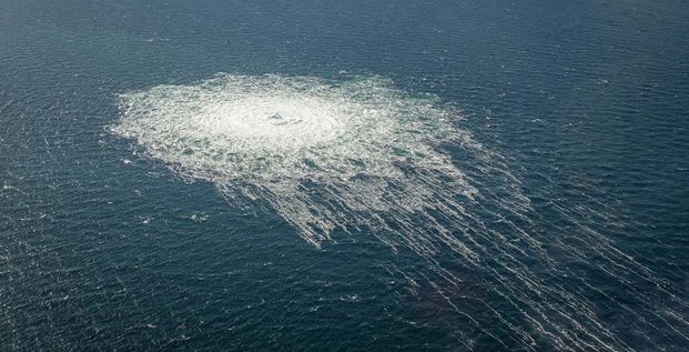 Des bulles de gaz provenant de la fuite du nord stream 2 atteignent la surface de la mer baltique pres de bornholm, au danemark
