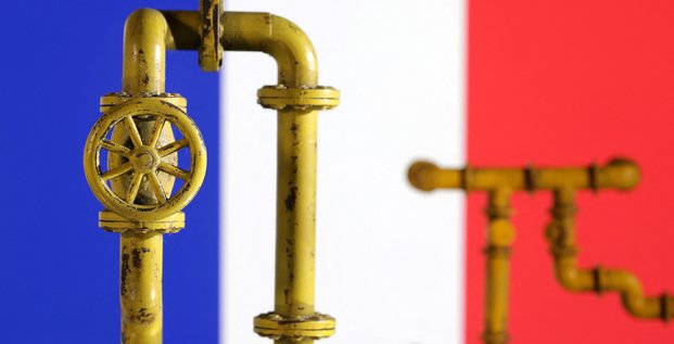 Photo d'illustration d'un modele de gazoduc et du drapeau francais