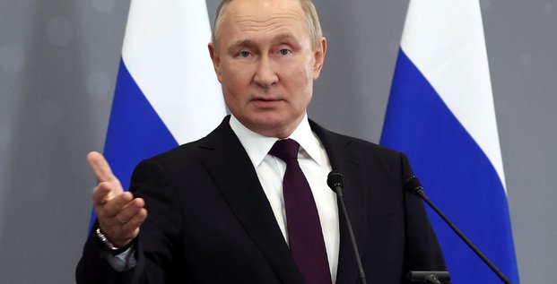 Le president russe vladimir poutine assiste a une conference de presse a l'issue du sommet des dirigeants de la communaute des etats independants (cei) a astana