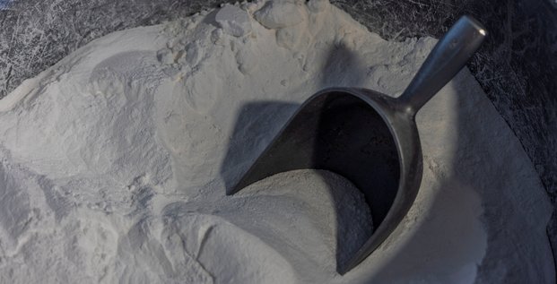 Carbonate de lithium dans un conteneur de l'usine de production d'albemarle lithium a silver peak, nevada