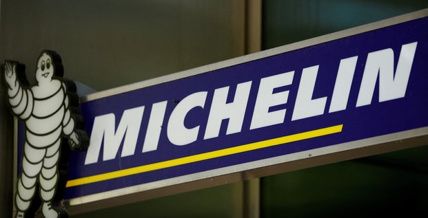Le logo du fabricant francais de pneumatiques michelin est visible pres de paris
