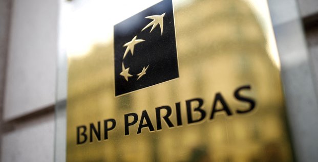 Photo d'archives du logo bnp paribas sur un immeuble a paris