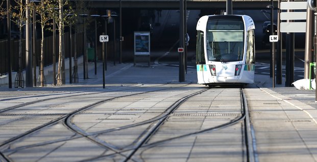 Une greve perturbe le trafic des bus et tramways a paris