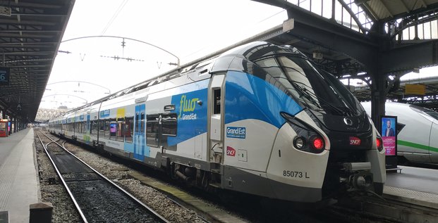 Alstom Regiolis - Coradia Liner Intercités B85073 du TER Grand Est en livrée Fluo Grand Est, vu ici à Paris Est
