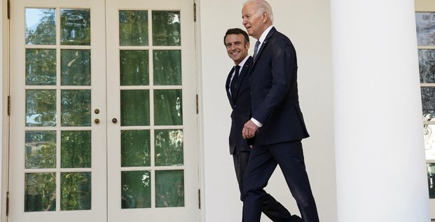 Le president americain joe biden et le president francais emmanuel macron apres une ceremonie officielle a la maison blanche a washington