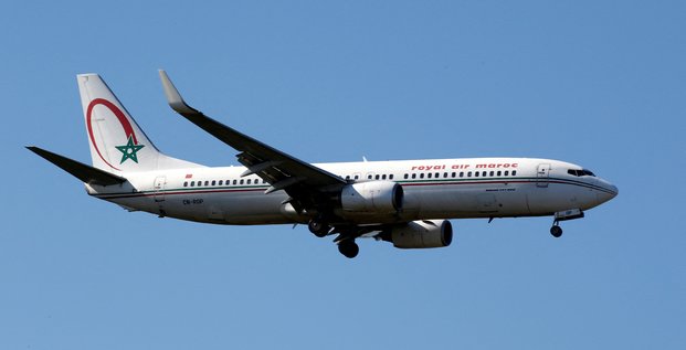 Le boeing 737 de cn-rop royal air maroc effectue son approche finale pour l'atterrissage a l'aeroport de toulouse-blagnac