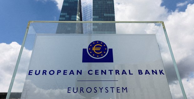 Photo d'archives d'un panneau devant le siege de la banque centrale europeenne (bce) a francfort