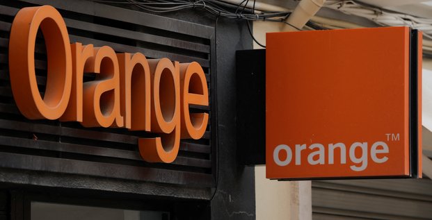Le logo d'orange est visible sur la facade d'un magasin a ronda