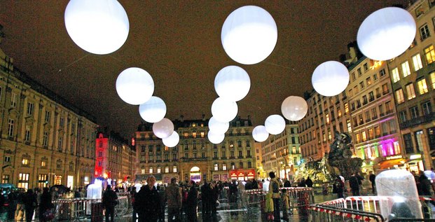 À Lyon, <br />l?éclairage <br />public coûte 6 millions d?euros, uniquement <br />en frais <br />de fonctionnement.