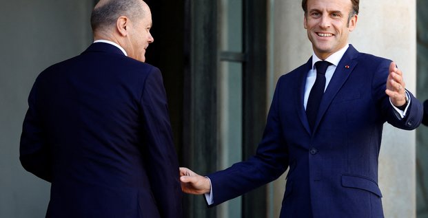 Le president francais emmanuel macron accueille le chancelier allemand olaf scholz  a l'elysee a paris