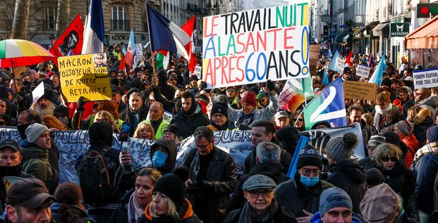 Des gens a paris manifestation contre le plan de reforme des retraites du gouvernement francais