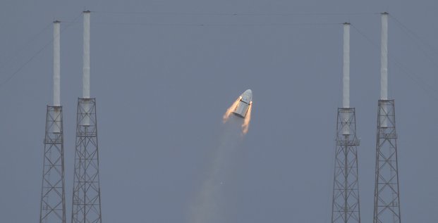 Spacex lance son premier satellite militaire americain