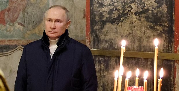 Photo du president russe vladimir poutine qui a assiste au service de noel orthodoxe a moscou