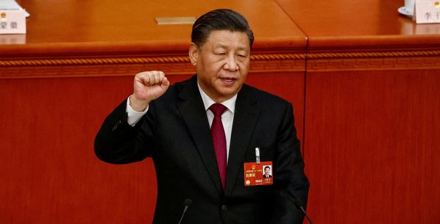 Le president chinois xi jinping prete serment lors de la troisieme session pleniere de l'assemblee populaire nationale