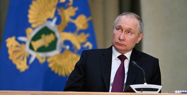 Le president russe poutine participe a la reunion du college des procureurs generaux a moscou