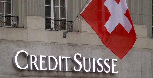 Le logo de credit suisse devant une succursale a berne