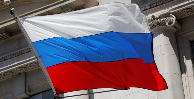 Un drapeau russe flotte devant le consulat general de la federation de russie a new york