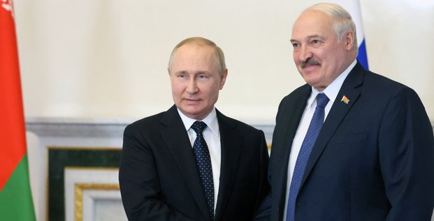 Vladimir poutine et alexandre loukachenko a saint-petersbourg