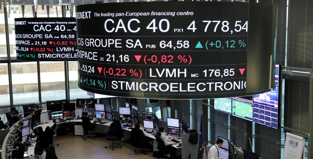 Bourse de paris, geree par euronext, dans le quartier d'affaires de la defense a paris