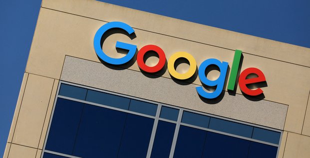 Logo google sur un immeuble de bureaux a irvine, californie