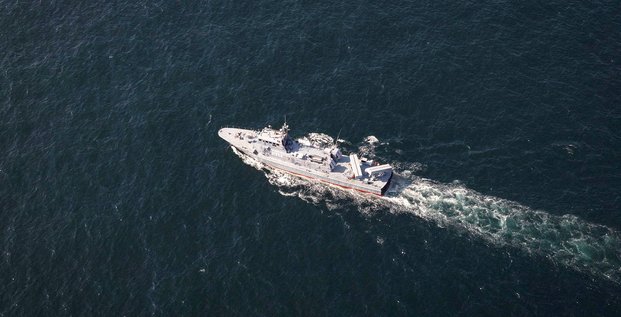 Un navire militaire iranien dans le golfe d'oman