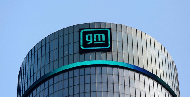 Le nouveau logo de gm sur la facade du siege de general motors