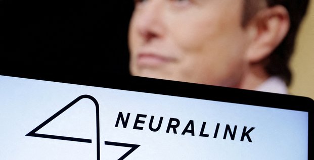 Illustration montrant le logo de neuralink et une photo d'elon musk
