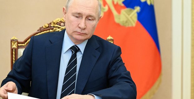 Le president russe vladimir poutine preside une reunion avec les membres du conseil de securite a moscou