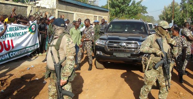 Des soldats du groupe wagner autour du president centrafricain faustin-archange touadera, a bangui, republique centrafricaine