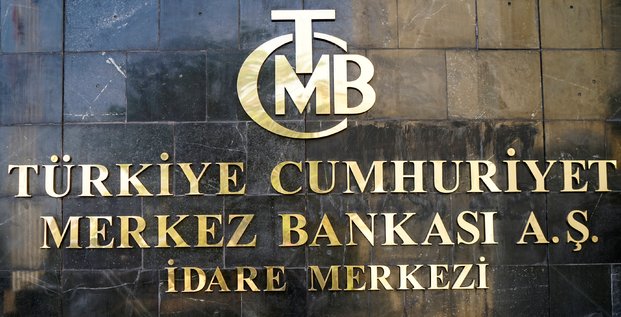 Logo de la banque centrale de turquie a l'entree du siege de la banque a ankara