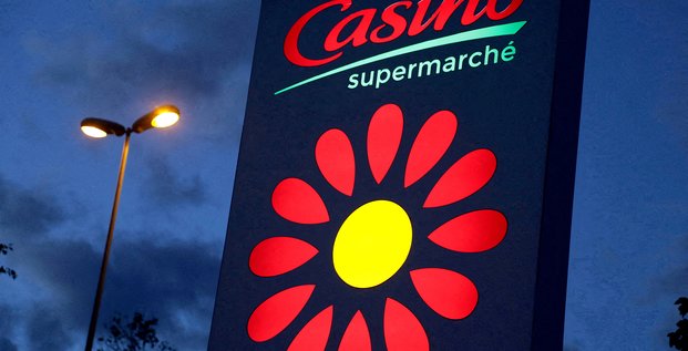 Un logo casino devant un supermarche a cannes
