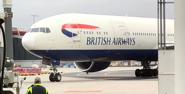 Un avion british airways a l'aeroport de boston