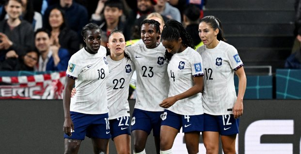 L'equipe feminine de football francaise durant le match contre le panama