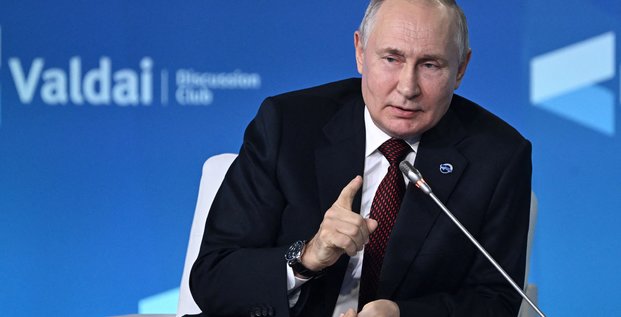 Le president russe vladimir poutine participe a la 20e reunion annuelle du club de discussion valdai a sotchi, en russie