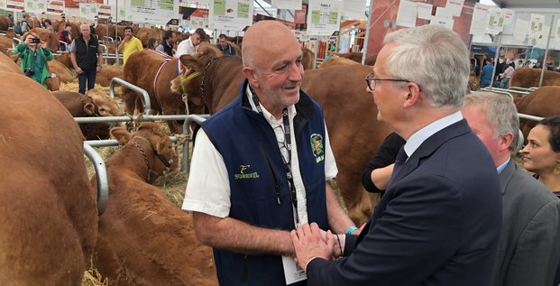 Le ministre de l'Economie a déambulé dans les allées du Sommet de l'élevage pour répondre à leurs inquiétudes concernant la faible rentabilité de leur exploitation.