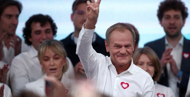 Donald tusk, chef du plus grand parti d'opposition polonais, s'exprime apres l'annonce des resultats des elections legislatives